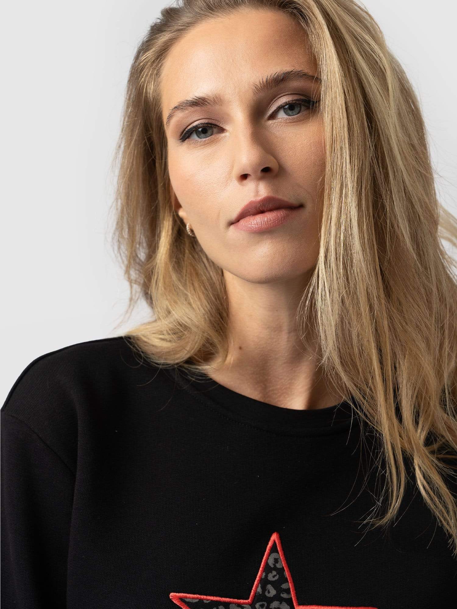 Stellar Sweater Black - Women's Sweaters | Saint + Sofia® EU